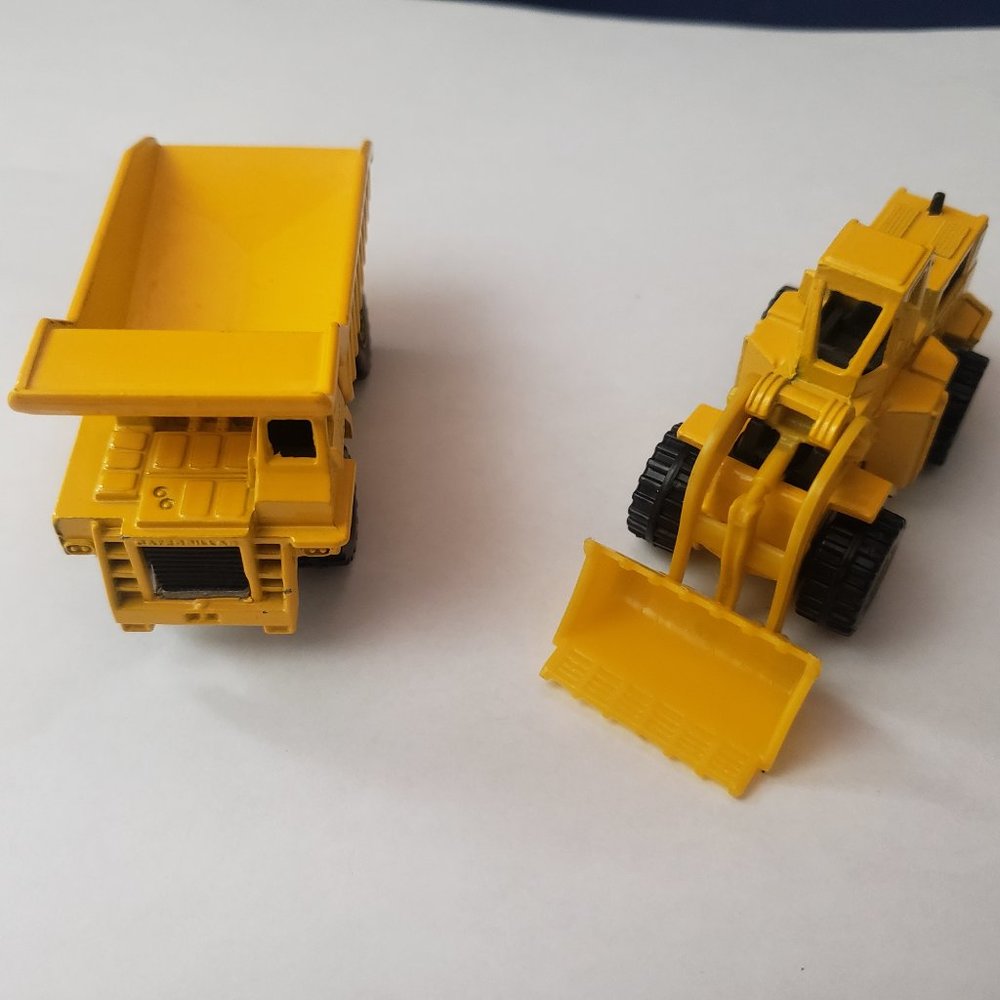 Hot Wheels 1979 Cat Front End Loader 988 & 1979 Dump Truck Malaysia Die Cast